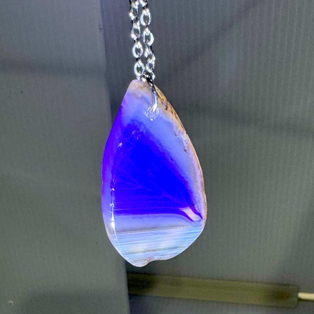 Beautiful Agate crystal gemstone necklace